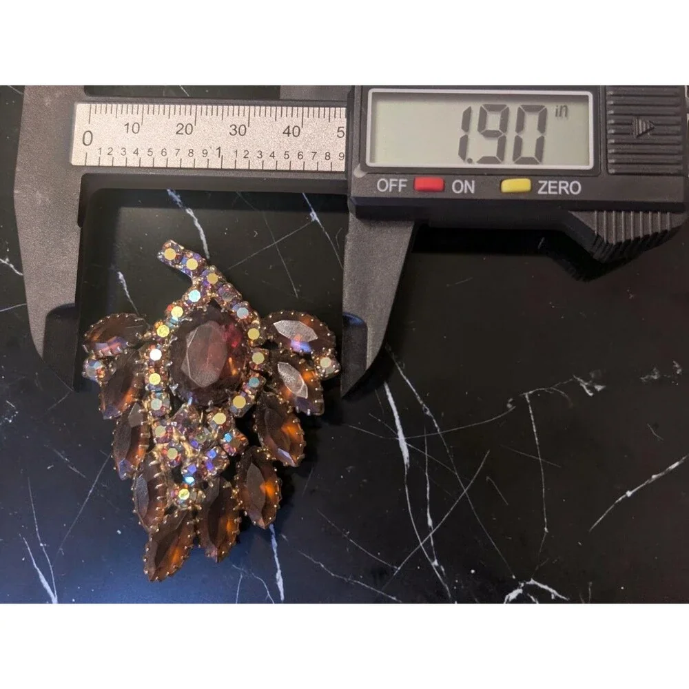 VTG Juliana Style D&E Amber Topaz Rootbeer Rhinestone Aurora Borealis Brooch Pin